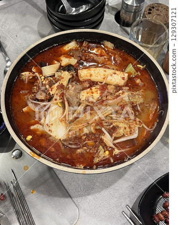Malatang, a flavorful Chinese street food featuring a spicy and numbing Sichuan broth filled with customizable ingredients like meat, seafood, vegetables, and tofu. A warm and bold culinary experience 129307121