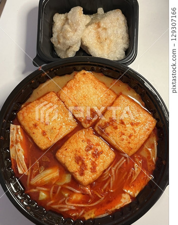 Malatang, a flavorful Chinese street food featuring a spicy and numbing Sichuan broth filled with customizable ingredients like meat, seafood, vegetables, and tofu. A warm and bold culinary experience 129307166