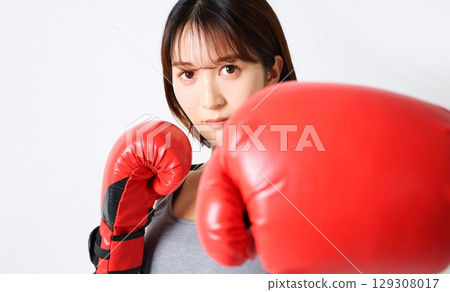 Image of a female boxer 129308017