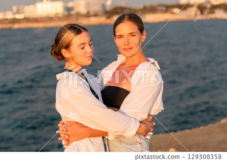 Women Beach Sunset Hug Cyprus Women Beach Sunset Hug Cyprus 129308358