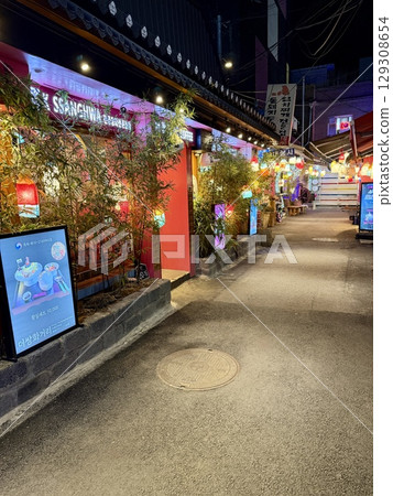Seoul, downtown at night, Hanok Seoul, downtown at night, Hanok 129308654