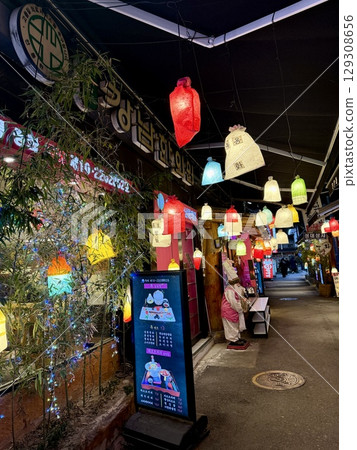 Seoul, downtown at night, Hanok Seoul, downtown at night, Hanok 129308656