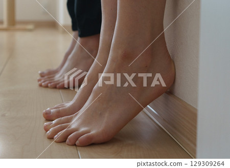 Woman's feet, woman's feet standing on tiptoes 129309264