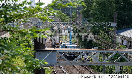 火車服務因樹木倒塌而暫停 129309356