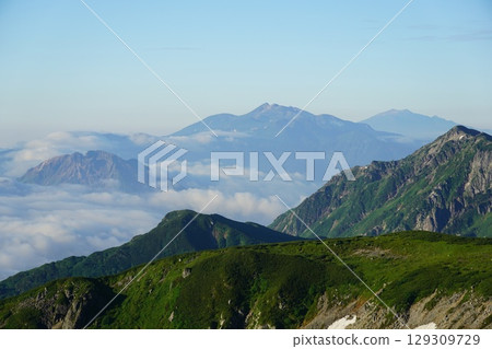 由左至右:燒岳、乘鞍岳、禦岳 由左至右:燒岳、乘鞍岳、禦岳 129309729