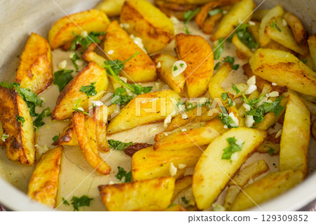 Golden potatoes with a crispy crust and spices 129309852