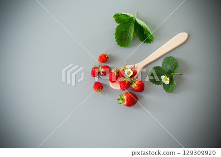 Juicy strawberries close-up on a gray background 129309920