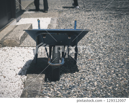 在農村，它被稱為獨輪車。 129312007