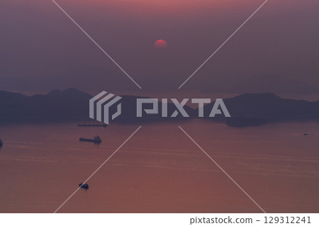 [Yamaguchi Prefecture] Sunset over the Seto Inland Sea and a view from the summit of Mount Taika in Shunan City 129312241