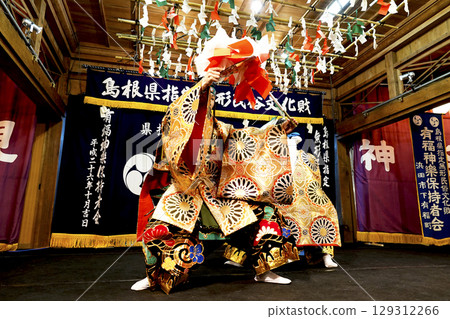 Iwami Kagura (Night Kagura) Performers dancing on the shrine's worship hall stage Iwami Kagura (Night Kagura) Performers dancing on the shrine's worship hall stage 129312266