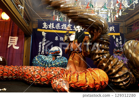 Iwami Kagura (Night Kagura) A performer plays the main character who slays a giant snake on the stage of the shrine's worship hall. Iwami Kagura (Night Kagura) A performer plays the main character who slays a giant snake on the stage of the shrine's worship hall. 129312280