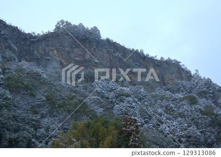 岐阜縣川部町冬季的富山 129313086