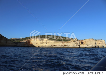 Sunlit Coastal Cliff in Algarve, Portugal 129314914