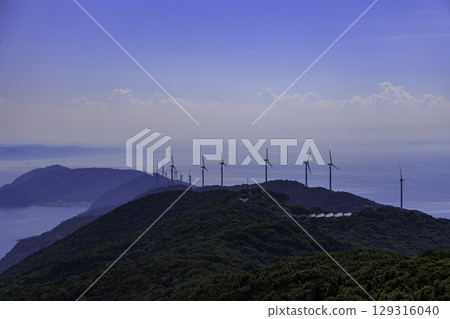 A spectacular panoramic view of the Sadamisaki Peninsula in Ehime Prefecture, windmills, and the sea on three sides A spectacular panoramic view of the Sadamisaki Peninsula in Ehime Prefecture, windmills, and the sea on three sides 129316040