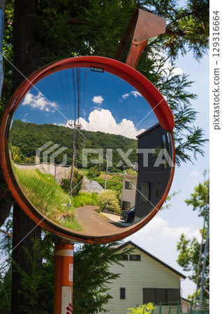 Summer reflected in the curved mirror: rural scenery of Tsurumaki and Kitayana Summer reflected in the curved mirror: rural scenery of Tsurumaki and Kitayana 129316664