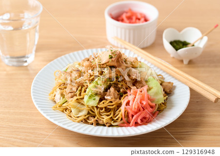 Sauce Fried Noodles 129316948