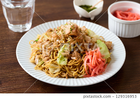 Sauce Fried Noodles 129316953