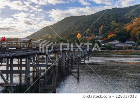 Warm morning light falls on Katsura River bridge in Arashiyama, Kyoto, Japan 129317038