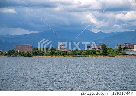 從琵琶湖眺望長濱城 129317447