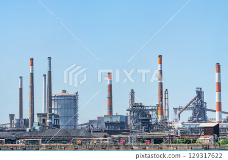 Clear sky and factory (factory image) 129317622