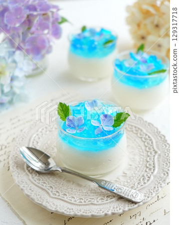Cute hydrangea jelly 129317718