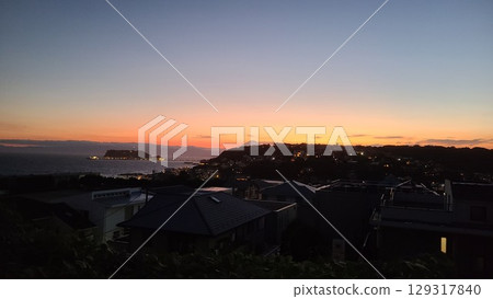 江之島與七里濱的日落 江之島與七里濱的日落 129317840