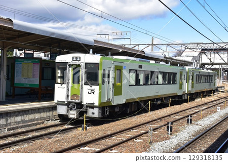 Komoro City: JR Komoro Station platform and train 129318135