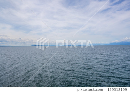 琵琶湖風光:夏天在船上欣賞湖景 琵琶湖風光:夏天在船上欣賞湖景 129318199