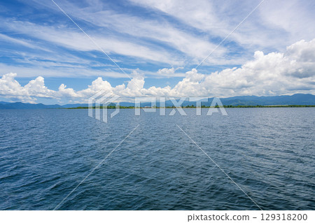 琵琶湖風光:夏天在船上欣賞湖景 琵琶湖風光:夏天在船上欣賞湖景 129318200