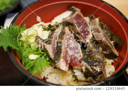 Tataki-rice bowl of bonito 129319645