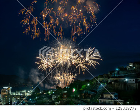 The 200 Steps (foreground) and fireworks at Ryojo in Kure City, Hiroshima Prefecture (Kure Maritime Fireworks Festival) 129319772