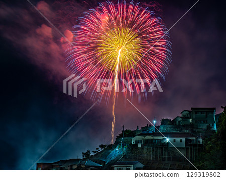 The 200 Steps (foreground) and fireworks at Ryojo in Kure City, Hiroshima Prefecture (Kure Maritime Fireworks Festival) The 200 Steps (foreground) and fireworks at Ryojo in Kure City, Hiroshima Prefecture (Kure Maritime Fireworks Festival) 129319802