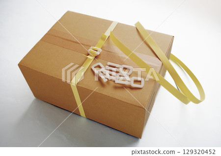 Packing bands, packing tape, packing materials, cardboard, PP bands, shipping band stoppers 129320452