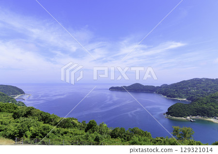 從佐達半島博物館的觀景台欣賞美麗的海景和山景 從佐達半島博物館的觀景台欣賞美麗的海景和山景 129321014