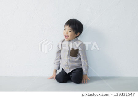 Smiling boy playing Smiling boy playing 129321547