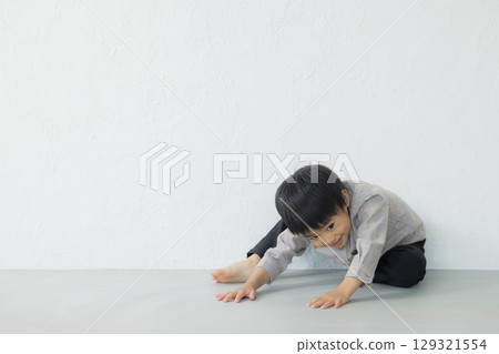 Smiling boy playing Smiling boy playing 129321554