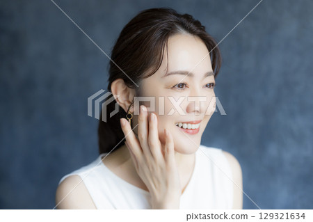 Beautiful middle-aged woman 129321634