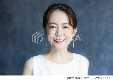 Beautiful middle-aged woman 129321635