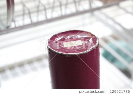 清洗乾燥的水瓶 129321786