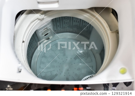 Cleaning the washing layer 129321914