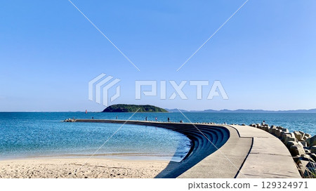 Atsumi Peninsula and Kajishima Island seen from the dike at a fishing spot (Ebisu Beach (Kira Waikiki Beach) / Nishio City, Aichi Prefecture) Atsumi Peninsula and Kajishima Island seen from the dike at a fishing spot (Ebisu Beach (Kira Waikiki Beach) / Nishio City, Aichi Prefecture) 129324971