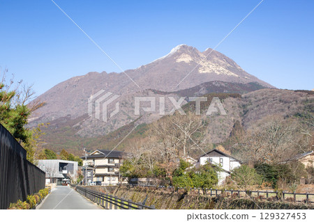 Yufu-dake in winter 129327453