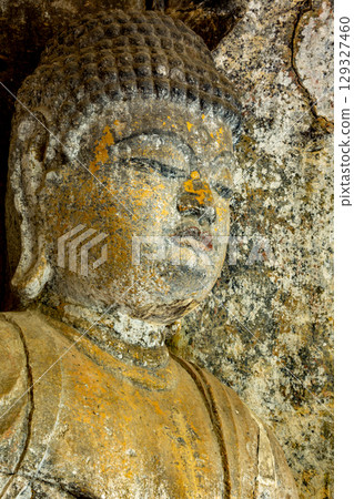 臼杵石佛中尊阿彌陀如來像 129327460