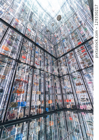 The mirrored room at Gucci Ginza Gallery The mirrored room at Gucci Ginza Gallery 129330217