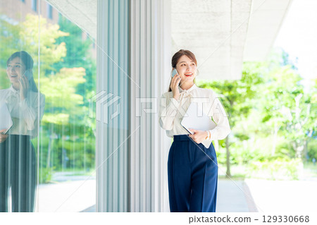 business woman talking on smartphone 129330668