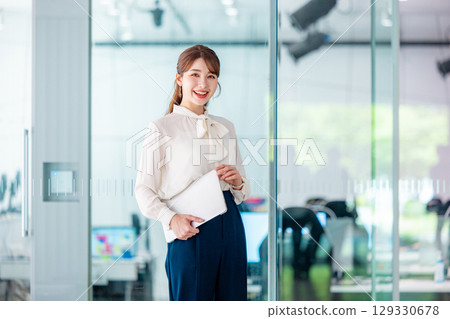 辦公室業務的女人 129330678