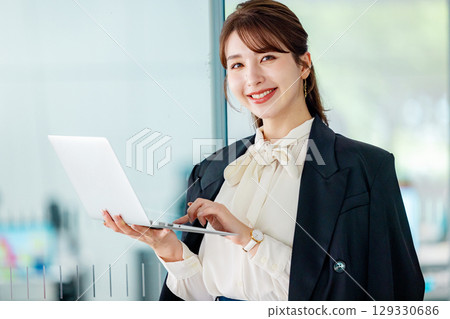 Business woman with laptop Business woman with laptop 129330686