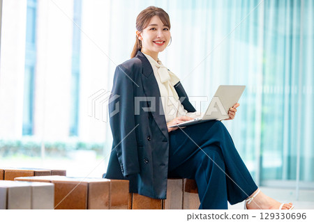 Sales woman business 129330696