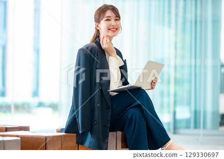女銷售員業務 129330697