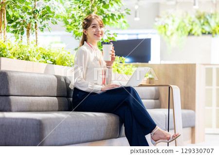 Woman working in coworking space 129330707